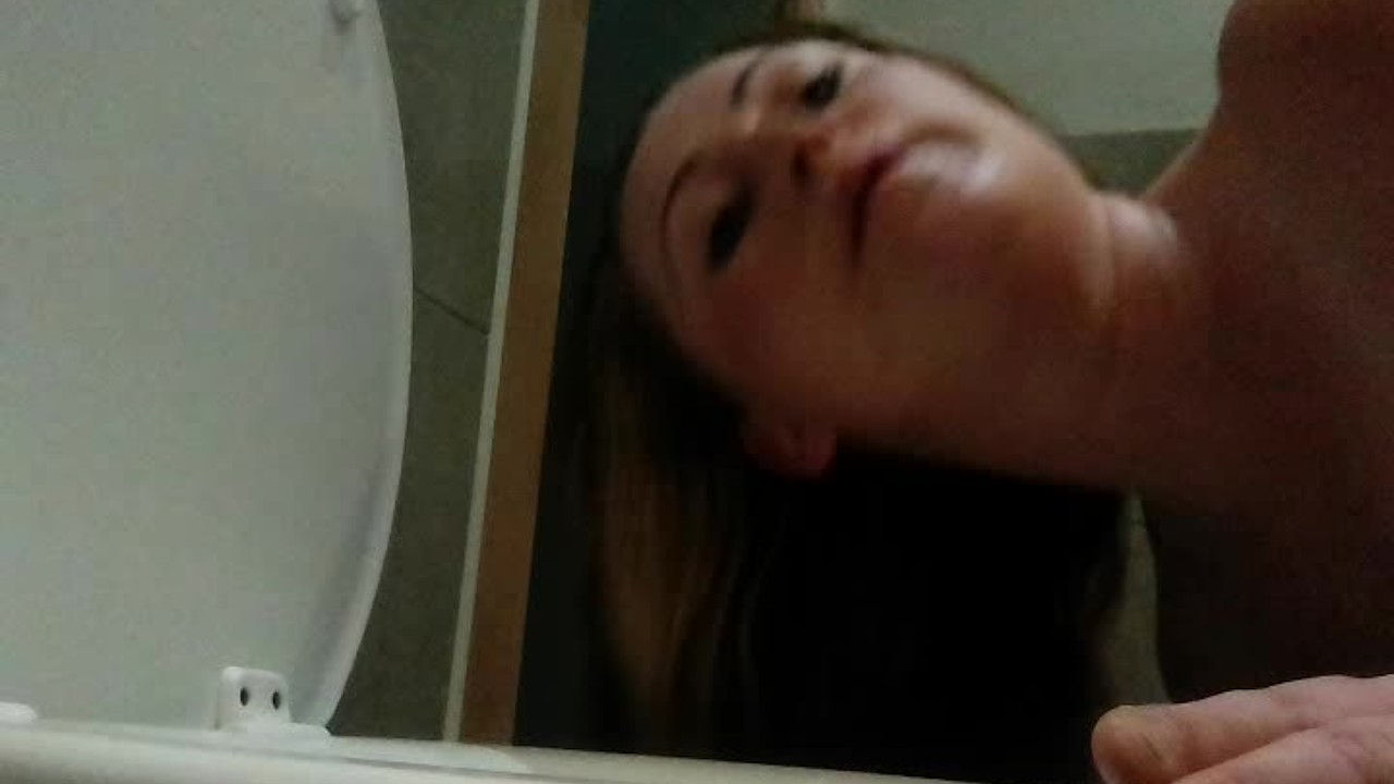 Fat toilet licking whore taking a piss - RedTube