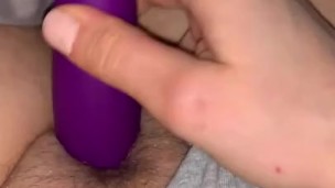 Mi masturbo con un vibratore 