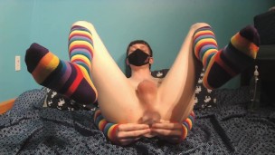 Twink stretches out gaping hole