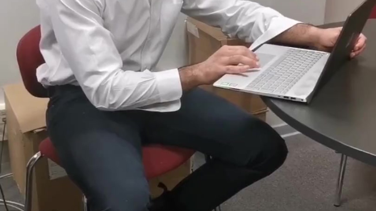 Spy on this horny straight guy having a discreet wank at the office! and surprise him after he nuts. - RedTube