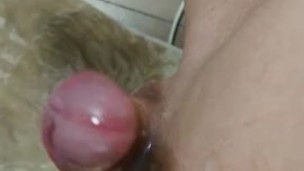 【依頼動画】パイパンちんこをオナホに挿入し、気持ちよく出し入れしつつ、最後はぎんぎんに反り返りながら大量射精する変態君。