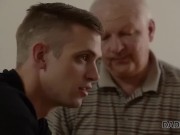 DADDY4K. Une poussin séduisante s'accouple avec le beau papa de BF dans la chambre 2/16