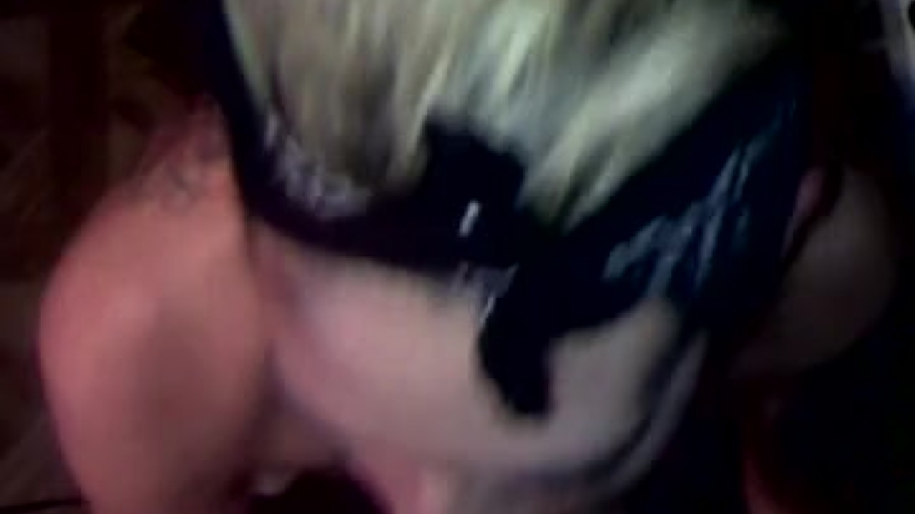 Tweaker Blowjob and blowing clouds on a huge cock - RedTube