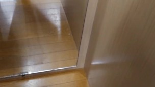 アパレルショップでムラムラしてしまい試着室でパンツ履いたままオナニーする