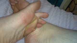 Foot Fetish Exhibitionist PinkMoonLust Hairy Girlfriend Hirsutism ...