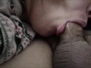 bouche baveuse et sensuel se fait remplir de vieux sperme 3/16