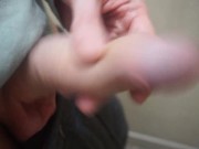 ЗАКРЫЛСЯ В ТУАЛЕТЕ И ДЕЛАЮ РАЗВРАТ - Screenshot 2 of 16 - Masturbate
