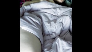 Gordita se despierta cachonda