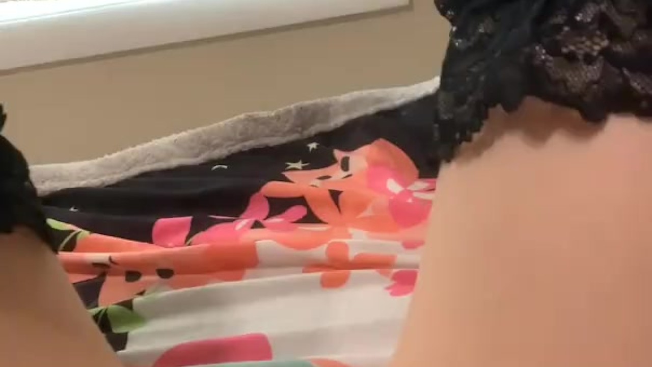 女子高生は授業後に自慰行為をします - RedTube
