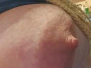 Très grosse poitrine 