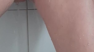 Shaving pussy