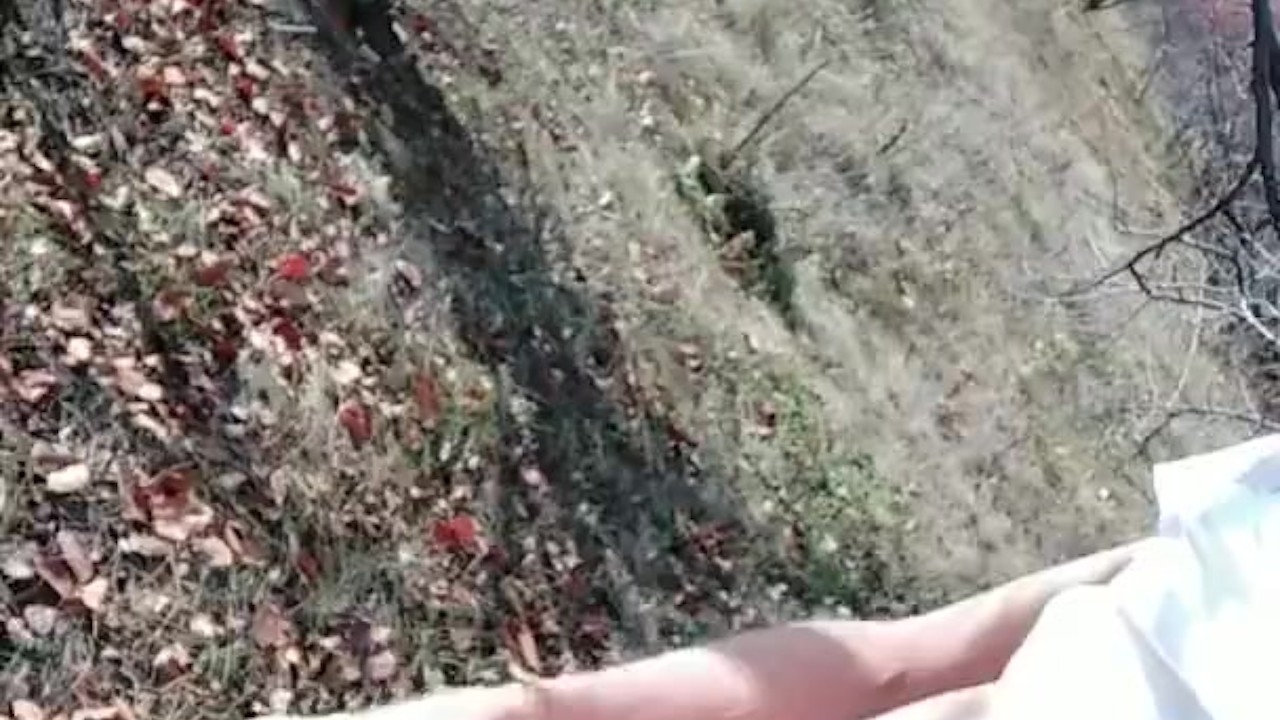ragazzo beccato a masturbarsi nel parco - Video di Sesso Gratis - RedTube