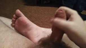Сосет сам себе дрочит ногами лижет ноги self suck autofellatio self footjob