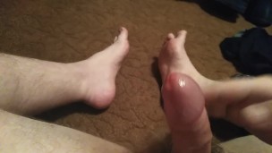 Артем сосет сам себе дрочит ногами лижет ноги self suck autofellatio self footjob
