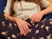 Школьница после школы ласкает свою писечку и кончает с громкими стонами 2/16