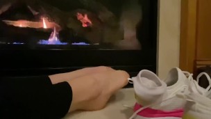BEAUTIFUL FEET TEASE MESMERIZING FIRE- RELAX AND ENJOY YOURSELF