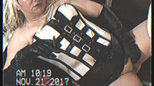 MISTRESS EROTICA PLAYING