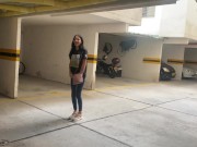 Caminamos por el parqueadero con el Lush activado, miren su reacción! 8/16