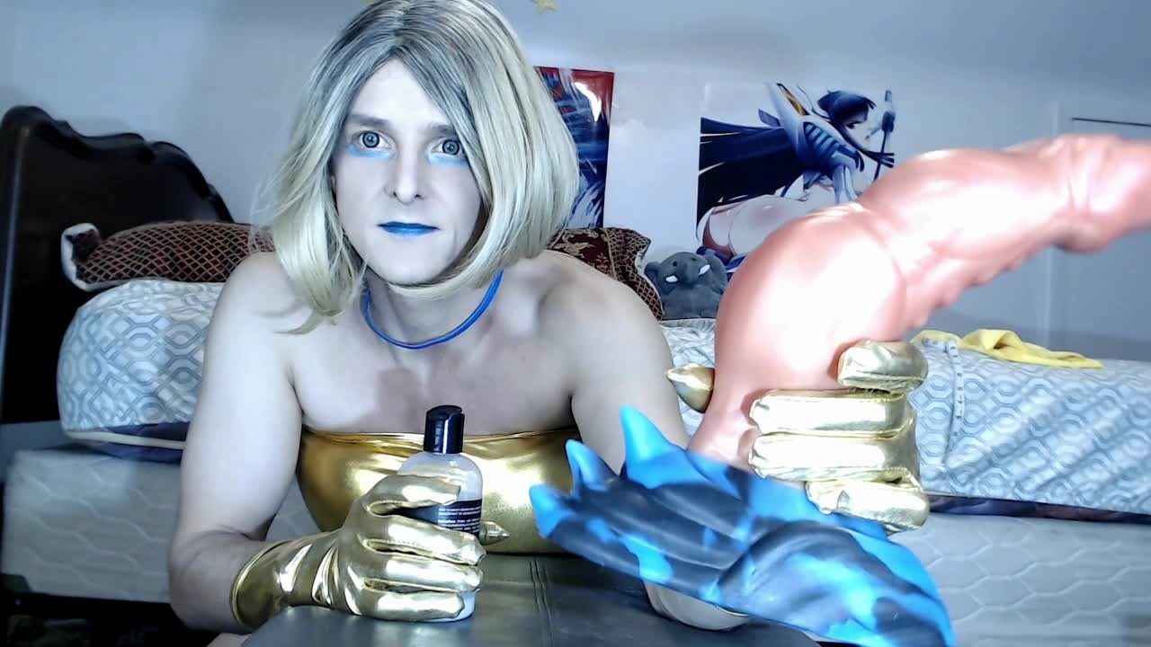 Tranny takes XL Nocturn & Orochi from Bad Dragon - Darmowe seks wideo - RedTube