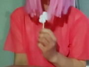 Милая малышка Lika сосет конфетку и играет со своей сладкой дырочкой 4/16