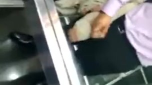 Elevador exihionismo. 