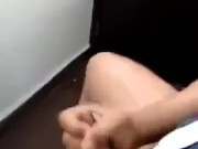 paja en el baño del trabajo