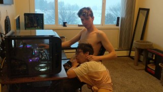 Interrupting my boyfriend playing video games (He makes me cum+ ...