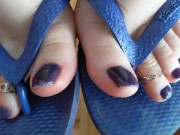 Dirty footjob with adorned feet (toe rings, anklet, purple nail polish) + cum show in flip flops 11/16