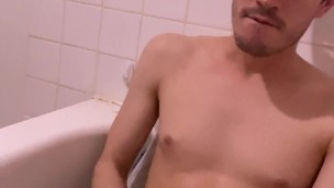 Eddie De Luca Jerks Off In Bubble Bath [PREVIEW]
