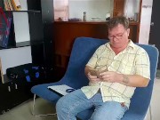 Le client de la firme baise une stupide secrétaire. Baise dans la bouche et la chatte. 1 2/16