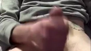 Twink plays wiTh dick til CUMs