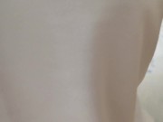 девушка смотрит домашнее порно и трахает свою ненасытную киску. крупный план. грязные разговоры. 13/16