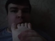 Артем сам себе лижет ноги self suck autofellatio self footjob