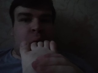 Артем сам себе лижет ноги self suck autofellatio self footjob