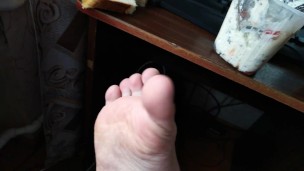 Артем сам себе лижет ноги self suck autofellatio self footjob
