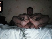 Артем сосет сам себе дрочит ногами лижет ноги self suck autofellatio self footjob