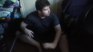 Артем дрочит пылесосом сам себе дрочит ногами лижет ноги self suck autofellatio self footjob