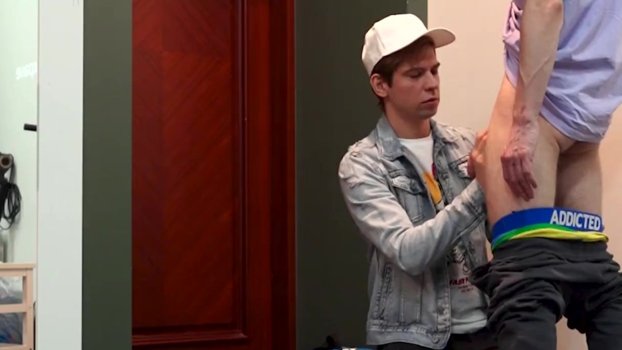 A young pizza delivery man sucked my dick and wants me to fuck him. - Free Sex Video - RedTube