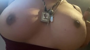 Gisselle Ochmann nos enseña las enormes tetas. 