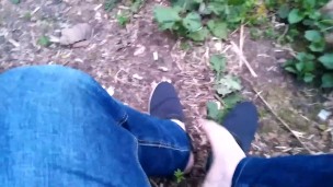 Артем сосет сам себе дрочит ногами лижет кончил в лесу self suck autofellatio self footjob