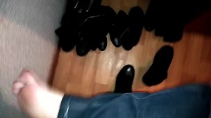 Артем ходит без носок