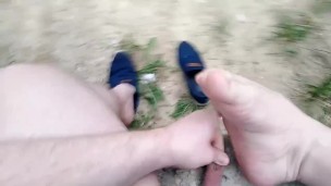 Артем дрочит ногами сам себе self suck autofellatio self footjob