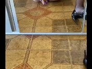 Godo con un vibratore nella figa mi mastrubo allo specchio 14/16