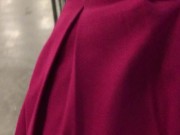 Свечу киской и попкой в магазине в юбке без трусиков 16/16