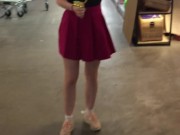 Свечу киской и попкой в магазине в юбке без трусиков 6/16