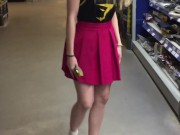 Свечу киской и попкой в магазине в юбке без трусиков 9/16