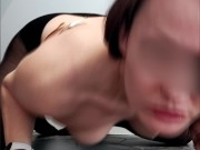 Делаю фистинг глотки, в тот момент когда в соседних примерочных люди 13/16