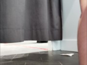 Делаю фистинг глотки, в тот момент когда в соседних примерочных люди 14/16