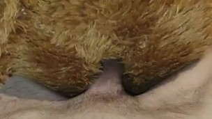 Fodendo meu melhor amigo ursinho de pelúcia em sua bunda apertada sem camisinha (aumenta o volume)