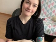 СОСЕТ И ЛОВИТ СПЕРМУ ЛИЦОМ! 2/16